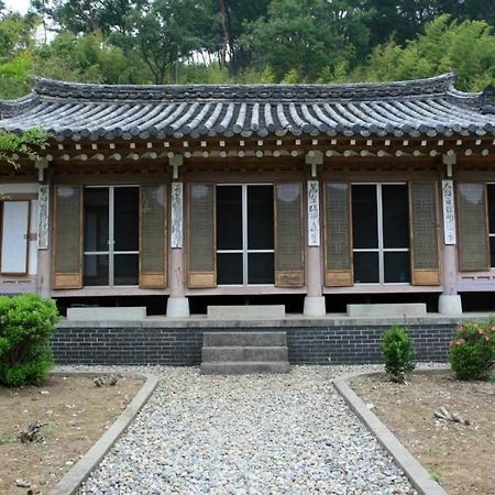 Goseong Choi Pilgan'S Old House Hotel Buitenkant foto
