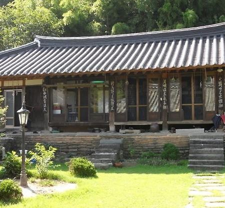 Goseong Choi Pilgan'S Old House Hotel Buitenkant foto