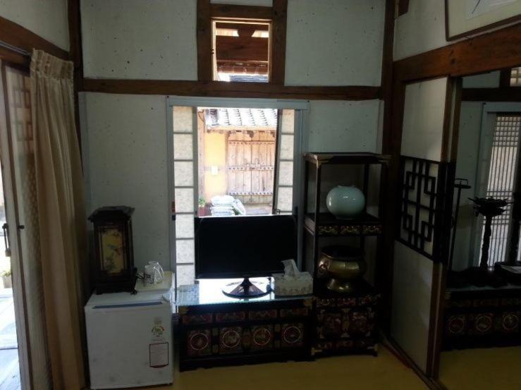 Goseong Choi Pilgan'S Old House Hotel Kamer foto