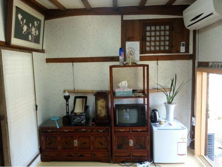 Goseong Choi Pilgan'S Old House Hotel Kamer foto