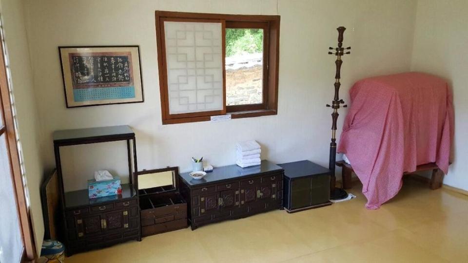Goseong Choi Pilgan'S Old House Hotel Buitenkant foto