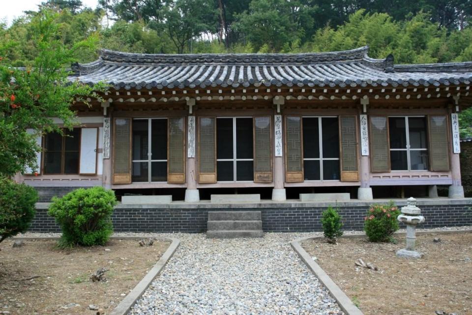 Goseong Choi Pilgan'S Old House Hotel Buitenkant foto