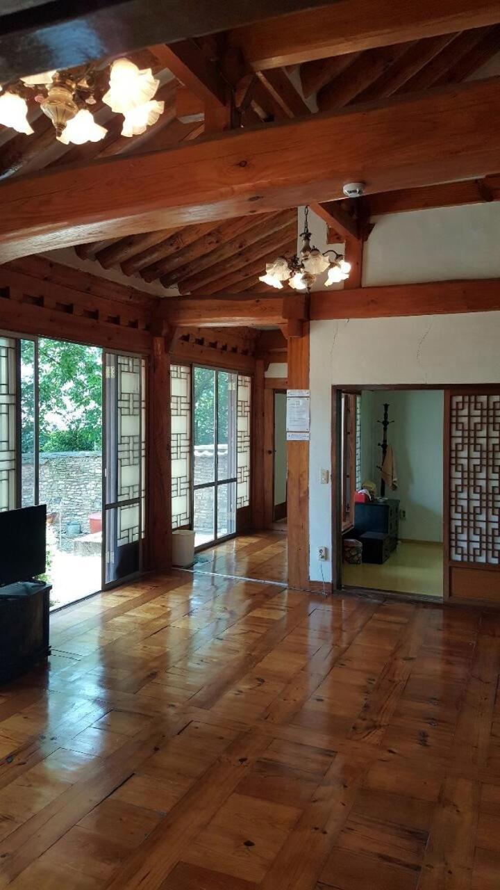 Goseong Choi Pilgan'S Old House Hotel Buitenkant foto