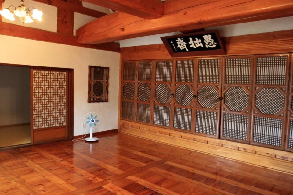 Goseong Choi Pilgan'S Old House Hotel Buitenkant foto