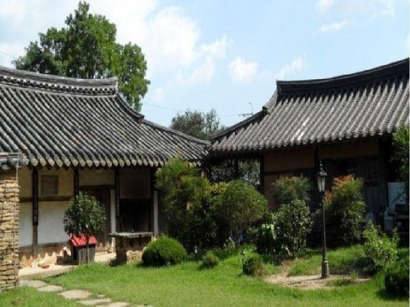 Goseong Choi Pilgan'S Old House Hotel Buitenkant foto